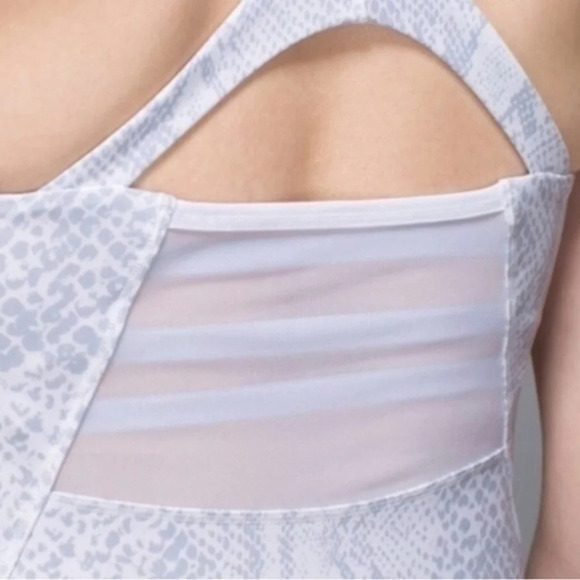 Lululemon Mesh With Me Tank Size 4 Preowned good condition no flaws - Picture 3 of 6